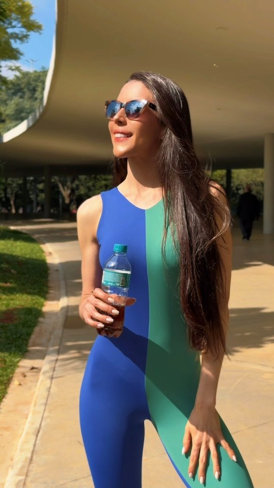 Diferentes versões.
A mesma determinação.
Dentro e fora do treino 💪🏻🌟

Looks @laufsports Cupom: KATHARINE10 

#treinofeminino
#fitnessfeminino
#vidasaudavel 
#estilodevida 
#treinododia