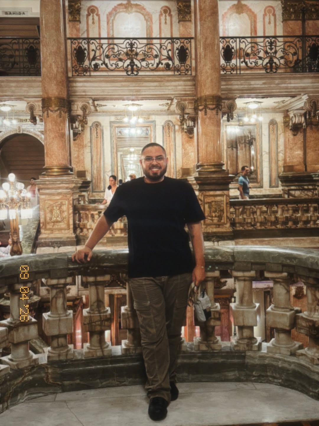Que experiência incrível, por mais noites assim… Além  do espetáculo ser perfeito pude ver minha amiga em cena e conhecer o Teatro Municipal do RJ que sempre vi por fora e tinha muita curiosidade de ver o interior. 
Tenho me reconectado comigo mesmo, buscando sempre aprender e tenho cada dia mais entendido que me colocar em primeiro lugar não é egoísmo, é amor próprio!