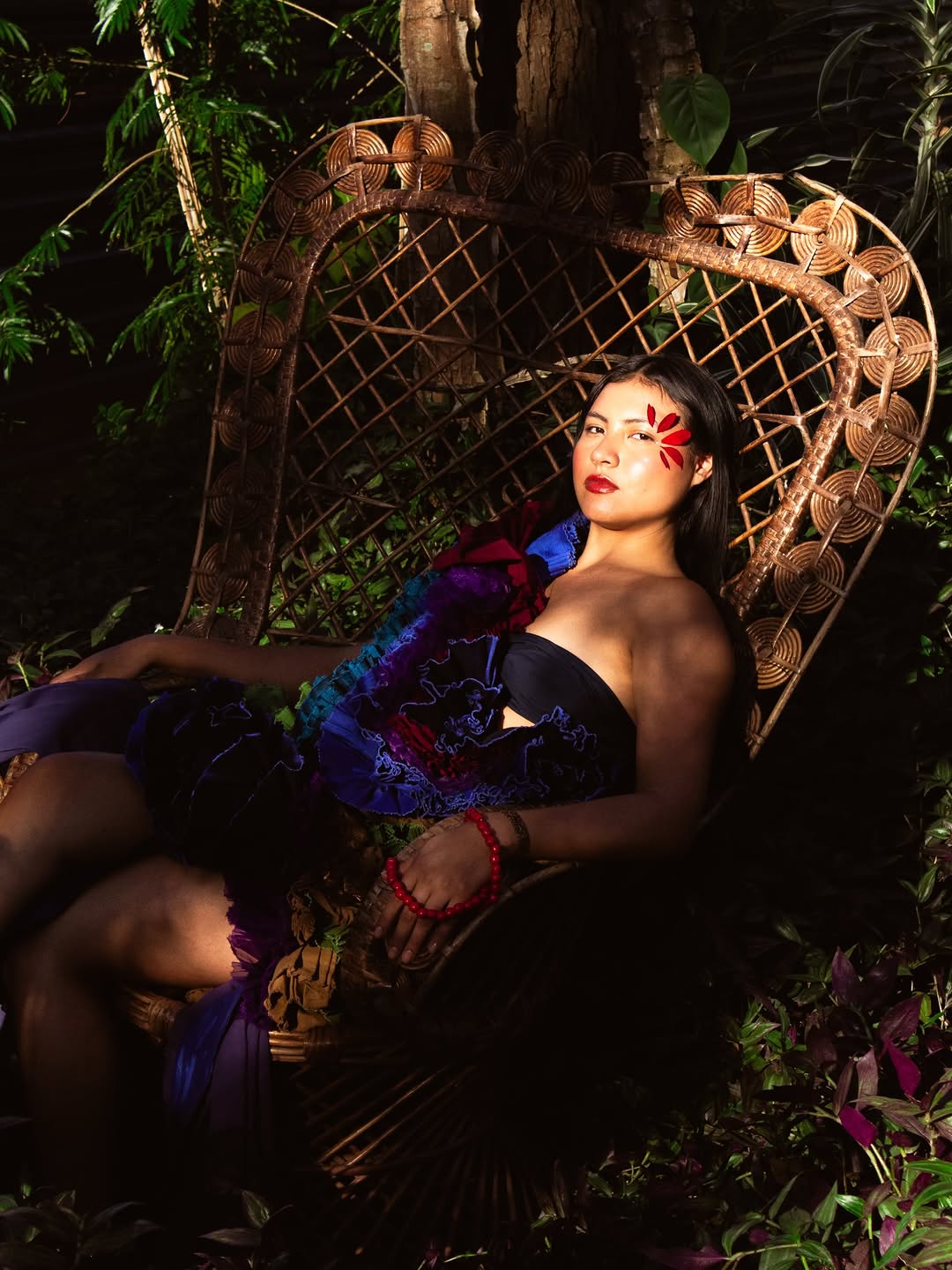 VIVERES POPULARES

Beleza para o projeto de Pós Graduação em Direção Criativa e Styling do @senaclapafaustolo 

Produção e styling: Alex Avelino (@alexaveli.no) Ana Oruê (@orue.stylist); , Jaqueline Loyal (jaqueloyal); Paula Guimarães (@styling.paulag); Raphaela Serachi (@Rapha.elah); , Tatiana Assis (@_tattita); e Vinícius Souza (@vinisouzx)

Fotografia e Filme: Breno Limma @eubrenolimma

Modelo: Kim Puremuna @kimpuremuna 

Beleza: Bruna Roverão @bruroverao

Direção de Criativa e de Arte: Alex 