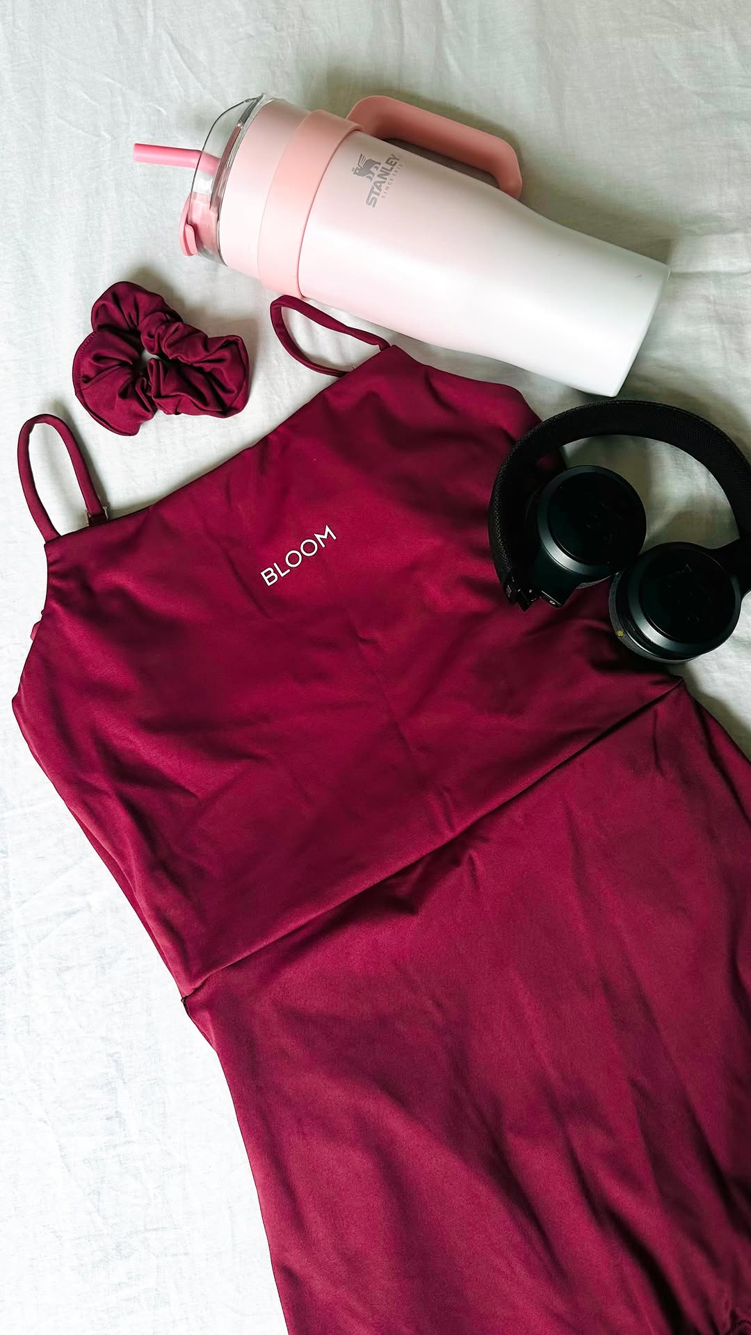 Quer treinar se sentindo linda? Pois vc acabou de achar o look certo. O macacão flor de lótus da @_bloomtraining é simplesmente impecável. 
E o melhor é que as peças estão por 40% OFF 🤩😍

.

.

.

#ﬁtness #reels #lookfitness #gymgirl #explorepage