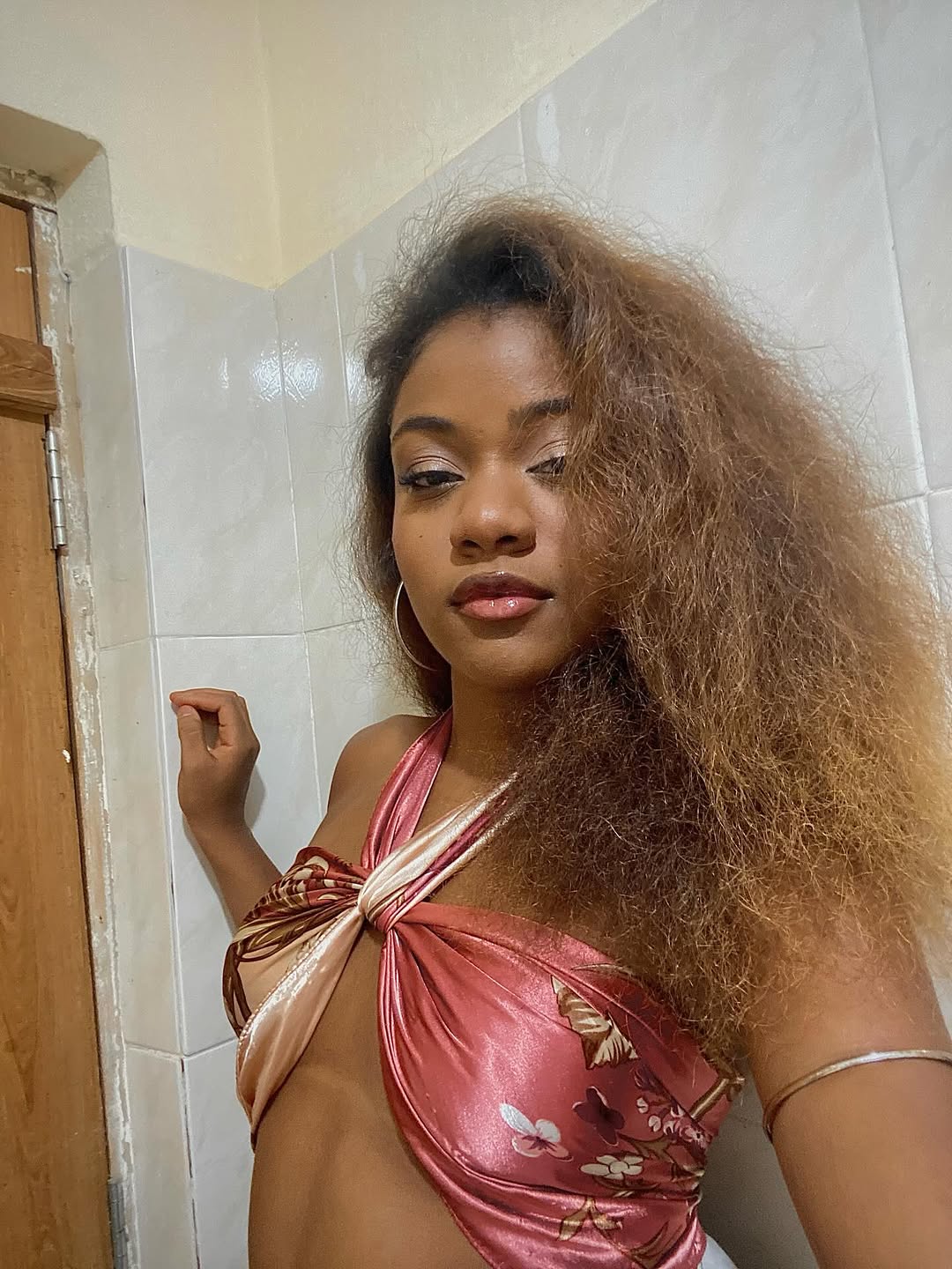 Good girl🙂‍↔️🌸💓👛🦩👚🎟️
.
.
.
#baddie #explorar #explorepage #baddiegirl