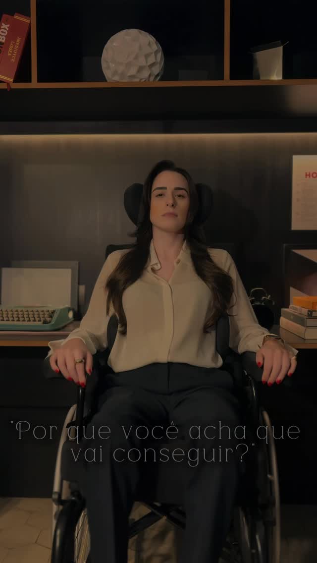 Não é força.
É insistência em continuar mesmo sem entender o porquê.