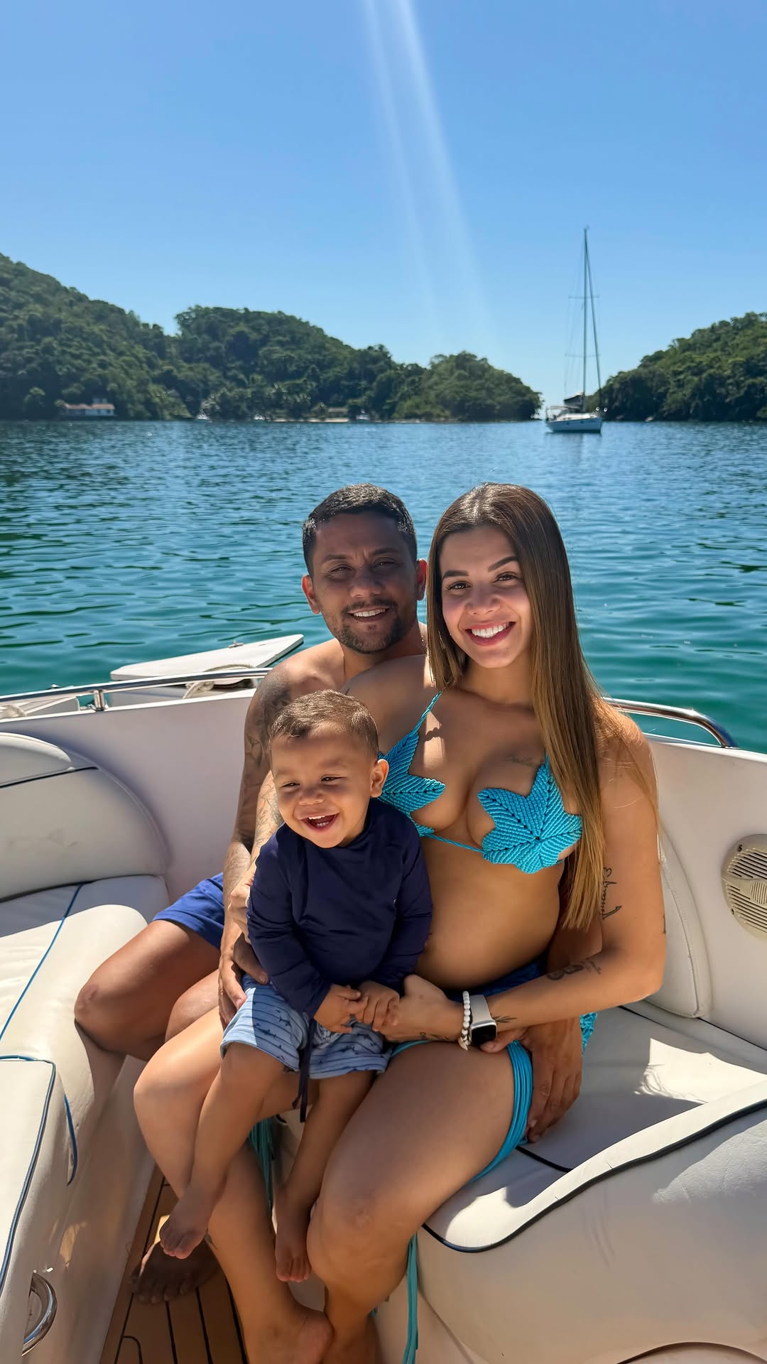 Gerando o segundo amor da minha vida… 🥹
Um milagre que já é muito amado e esperado. 
Meu coração transborda de alegria ao viver mais uma vez esse presente de Deus. 
Ele é perfeito em tudo que faz… e agora completou nosso sonho: formamos um casal! 💙💖
Eu e o papai estamos muito ansiosos e felizes, contando os dias para ter você em nossos braços.

Obrigada, Senhor, por mais esse presente. Entrego minha filha em Tuas mãos, sob Teus cuidados, ela é Tua! 💖
Vem forteeee, minha menina… minha princes