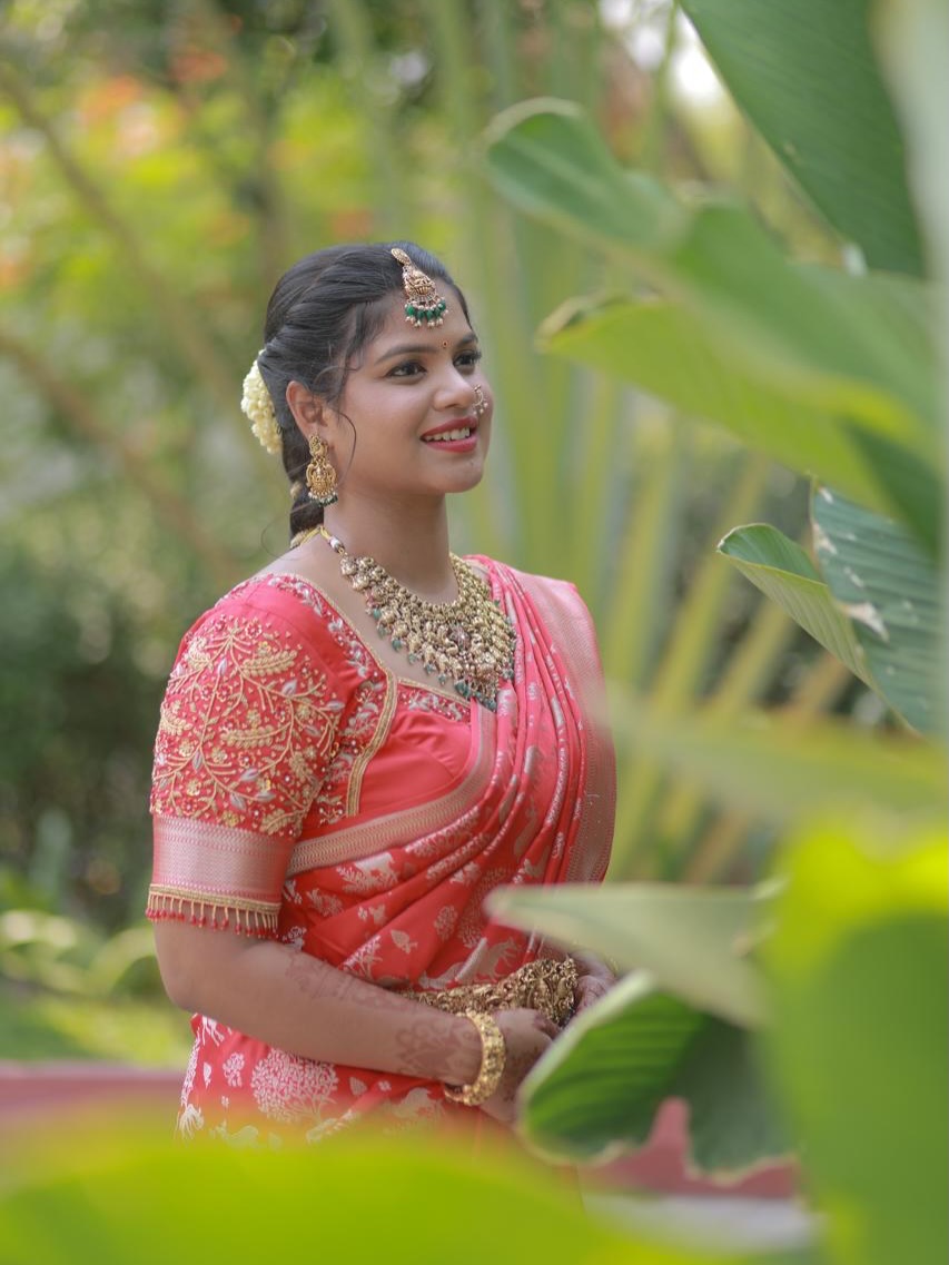 Tradition look 🥰 bridal makeup enquiry dm me🥰
#makeup #bridalmakeup #makeuplover #tredationalbride #southindainbride