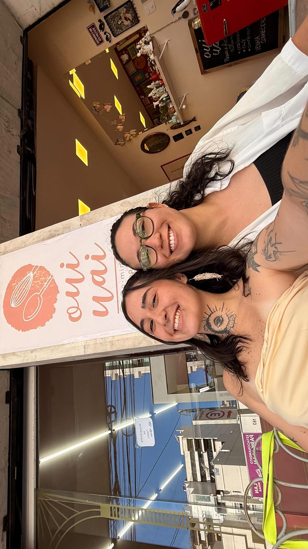 o pé de café solidário é uma edição especial do @concursopedecafe, o primeiro concurso de cafeterias de mg, e foi criada com um propósito muito importante: arrecadar recursos para ajudar as famílias afetadas pelas chuvas recentes em jf 🤍 dessa vez, fomos conhecer o combo da @oui.uai, que vem com uma deliciosa tiramichoux e um expresso com merengue! um verdadeiro pedacinho da frança em juiz de fora ✨☕️

*a edição oficial do pé de café acontece em outubro! <3

@oquefazerem.jf