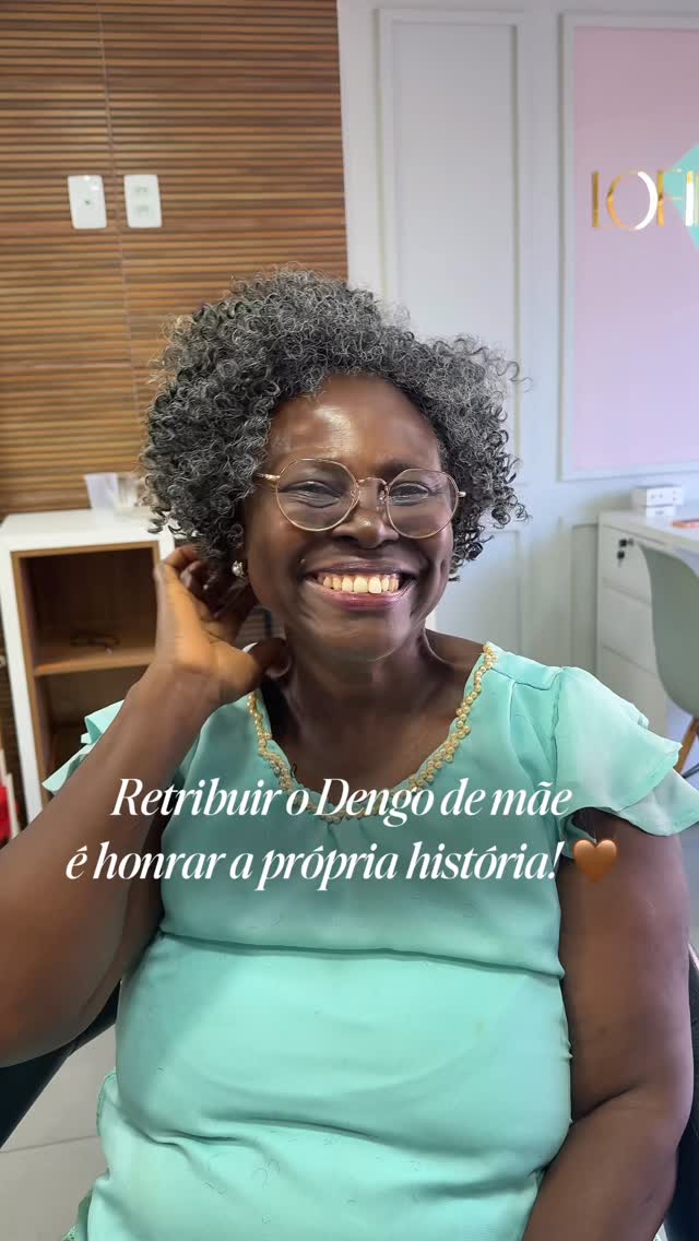 Cuidando da autoestima da minha Mãe! 👑🤎

Sabemos que manter nossa autoestima lá em cima é um processo diário através de pequenas ações e a forma como nós olhamos com afeto. 

Por que não cuidar da mulher que sempre precisou ser forte, muitas vezes até sem escolha! 

Fiz o método entrelaçado na minha mãe, para ela mudar um pouco o visual e entreguei como sempre O ACABAMENTO impecável com a naturalidade que você amam. 😮‍💨🤌🏿

E para finalizar, não poderia faltar o maioral: Lofinda 🤎

🍃 A ve