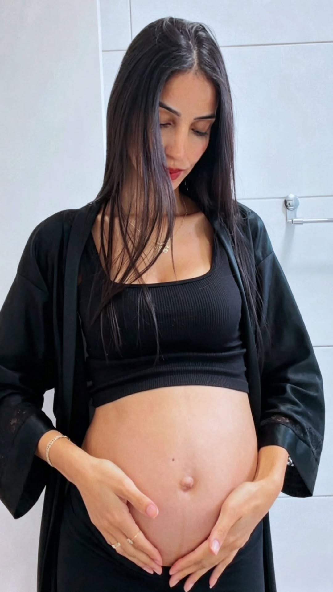 A gestação não é só sobre cuidar do bebê…
é sobre cuidar de você também 🤍

Do seu corpo, da sua pele, da sua autoestima em cada fase.

Sabe aquela pele lisinha, uniforme, com toque macio?
É isso que eu busco no meu dia a dia e foi por isso que escolhi o Lummina Gest.

Com ativos que hidratam profundamente e ajudam a suavizar a aparência das estrias,
sem cheiro forte, sem pegajosidade… só aquele toque confortável que a gente ama.

Porque você também merece se sentir bem na sua própria pele duran