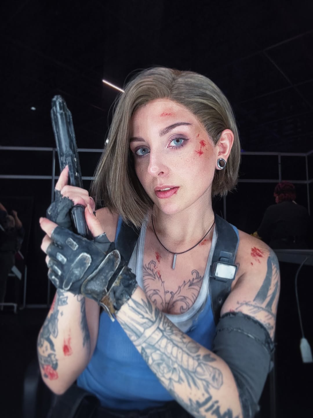 Jill Valentine na @gamescomlatam 🩵

fake prop #residentevil #jillvalentine #re3 #cosplay #capcom biohazard nemesis

matte blue lenses by @izzieye_official, cupom nabio 🏷️
wig by @zara.cosplay_ 
cosplay and props by me