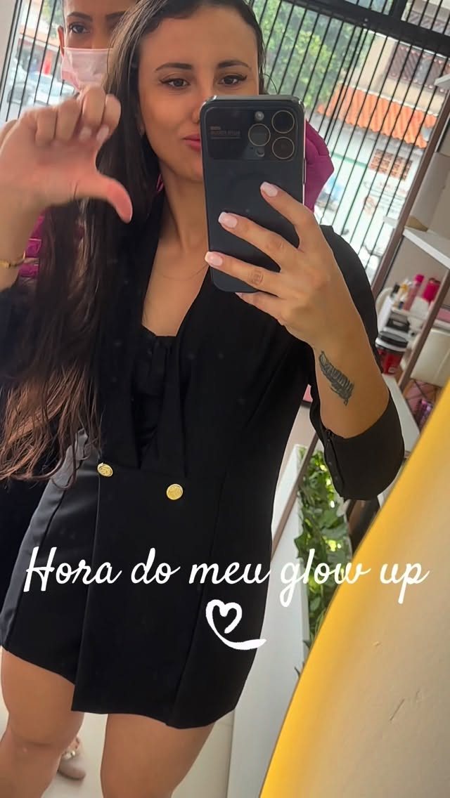 Transformei meu cabelo no salão com Casting Creme Gloss da @lorealparis 
.
.
Sem amônia, com Complexo Glycolic Gloss e resultado radiante que dura até 28 lavagens.
.
.
Nuance usada: Castanho Natural 400 💖
.
.
Porque seu Glow Up também pode começar no salão ou em casa!
.
.
 #brilhoCasting #CastingGlycolicGloss #GlossUpCasting #publi