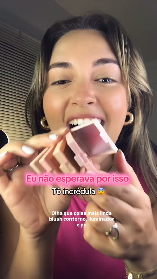 A mini diva entregou TUDO 👏👏👏 AMEEEIII 🩷🎀 paletinha 4 em 1 perfeitaaa 🤌🏼 link disponível nos destaques MAQUIAGEM 🥰