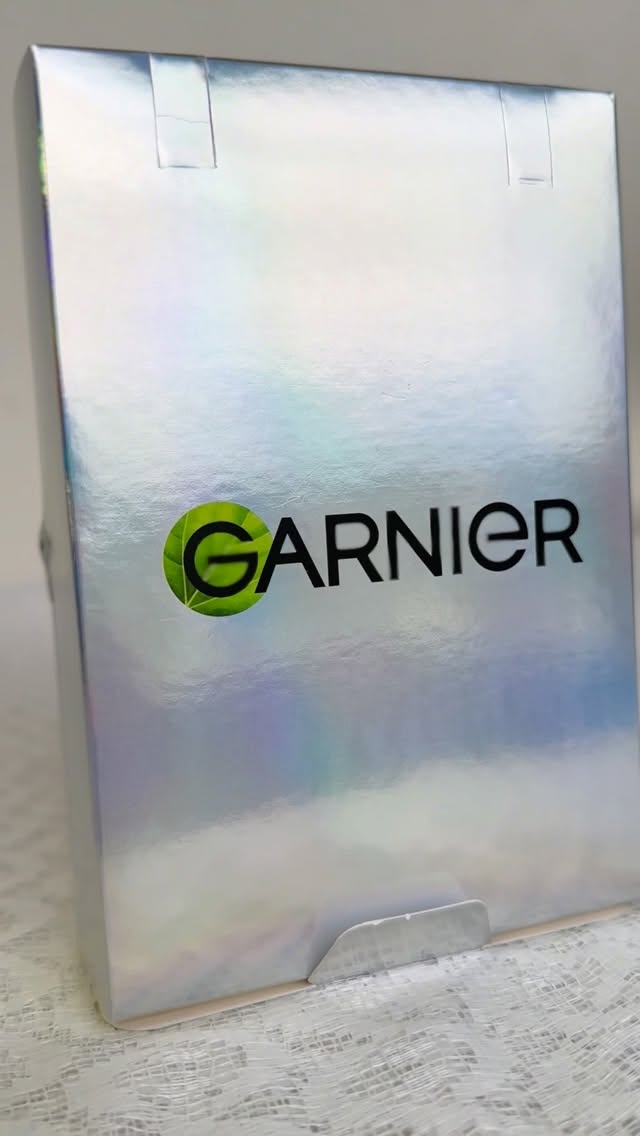 Olá meus amores!! 

O Serúmnete @garnierbrasil foi Desenvolvido com tecnologia dupla ação, o Sérum de Limpeza Vitamina C limpa e cuida ao mesmo tempo. 
Potencializado com 10% de vitamina C na fórmula, proporcionando  uma pele visivelmente mais uniforme reduzindo manchas escuras e tom irregular. 

#LOREALISTARBR #limpezagarnier​
