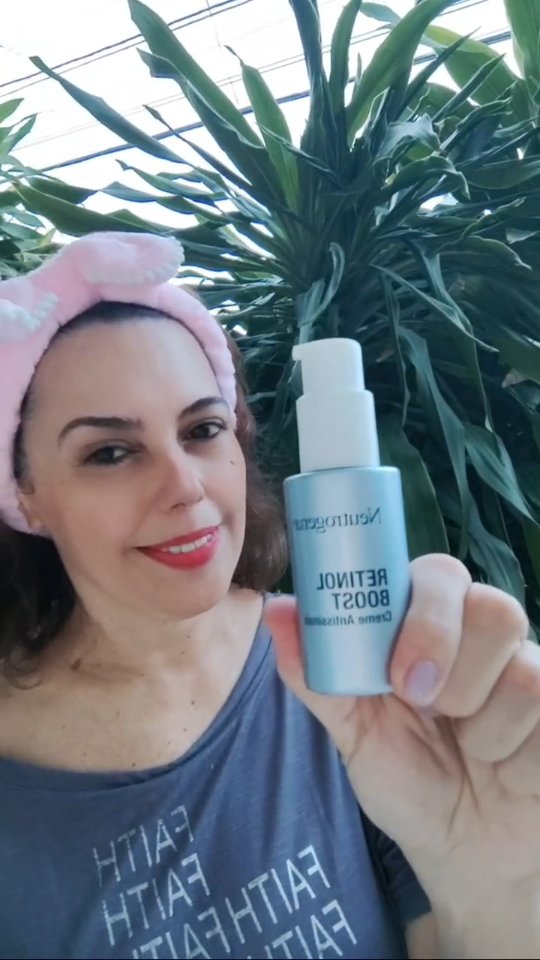 Chegou lançamento por aqui… e eu já comecei os testes 👀✨

A linha Retinol Boost promete ajudar naquelas primeiras linhas, melhorar a textura e deixar a pele mais iluminada — tudo isso com uma rotina simples.

Primeira impressão? A textura me ganhou fácil: leve, absorve rápido e não pesa nada.

Agora quero ver como minha pele vai responder ao longo das semanas…

Salva pra acompanhar esse antes e depois real comigo 💙

#EfeitoBoostNeutrogena, #Publicidade  #rétinol #viral
.

@neutrogenabr

🔗 Lin