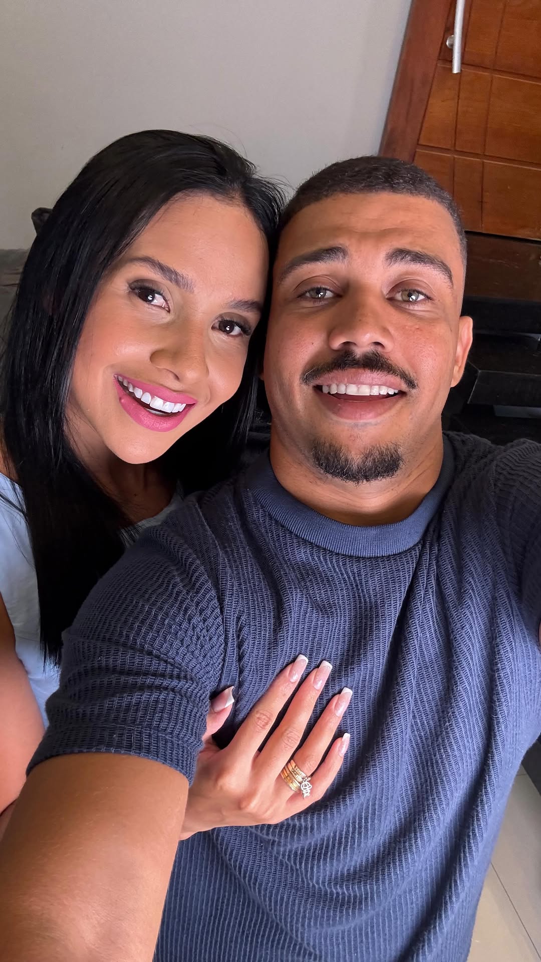 Meu amor! Hoje você completa 31 anos e desde os seus 23 estou com você comemorando essa data tão especial. 

Muitos gostam do Rango Tá Pronto, mesmo conhecendo um pouquinho na internet, o cara que ama cozinhar, ama um pagode, é familia, gosta de tomar uma gelada. A se eles conhecessem o Vinicius além da internet. 

Te ter em minha vida todos os dias é maravilhoso, poder sonhar e tirar esses sonhos do papel ao seu lado  é incrível, toda a nossa parceria, união, lealdade nos levará muito longe. Ne