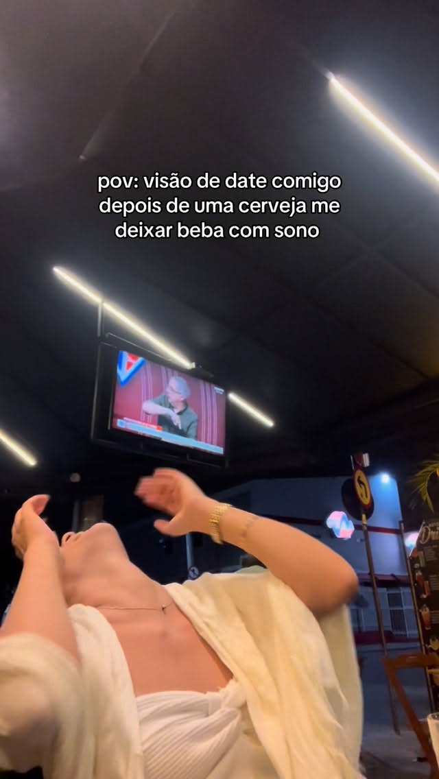 me concentrando pra entender a história… 💤🥱

#reels #pixiecut #humor #cerveja