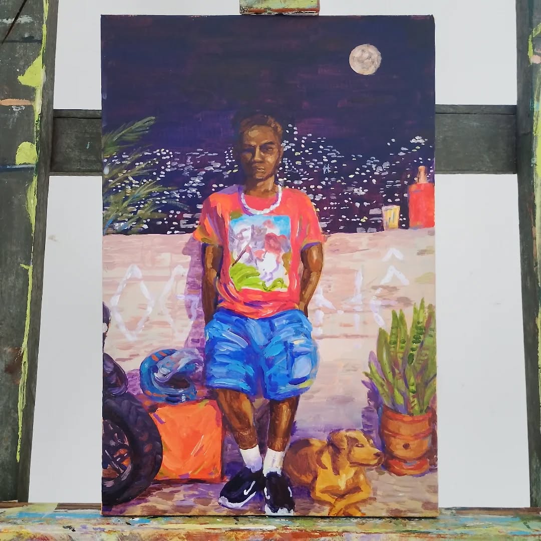 Ògún yè!!! 23 de abril ⚒️⛓️🔥🌿✨

Série Orixás Urbanos: Ogum
.
.
Arte de minha autoria.
Técnica em acrílica s/ tela 21x30
2026.
.
.
Orixás Urbanos

Esta série nasceu da junção de dois temas principais que venho explorando ao longo dos anos na minha produção artística: os arquétipos dos orixás e o cotidiano.

Fico me perguntando como seria a manifestação física de um orixá neste plano, vivenciando as mesmas experiências que os seres humanos no século XXI? Como se vestiria? Como se comportaria? Co