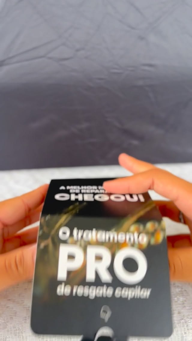 Hey amores olha o que chegou por aqui a máscara Absolut repair da @lorealpro_education_brasil 

A máscara L’Oréal Professionnel Absolut Repair Molecular é um tratamento reconstrutor intensivo projetado para reparar até 2 anos de danos em uma única aplicação. 

Ela tem tecnologia de peptídeos e aminoácidos, que penetra na estrutura molecular do fio, devolvendo força, elasticidade e movimento, sendo ideal para cabelos extremamente danificados, elásticos ou com química.

Eu estou simplesmente apaix