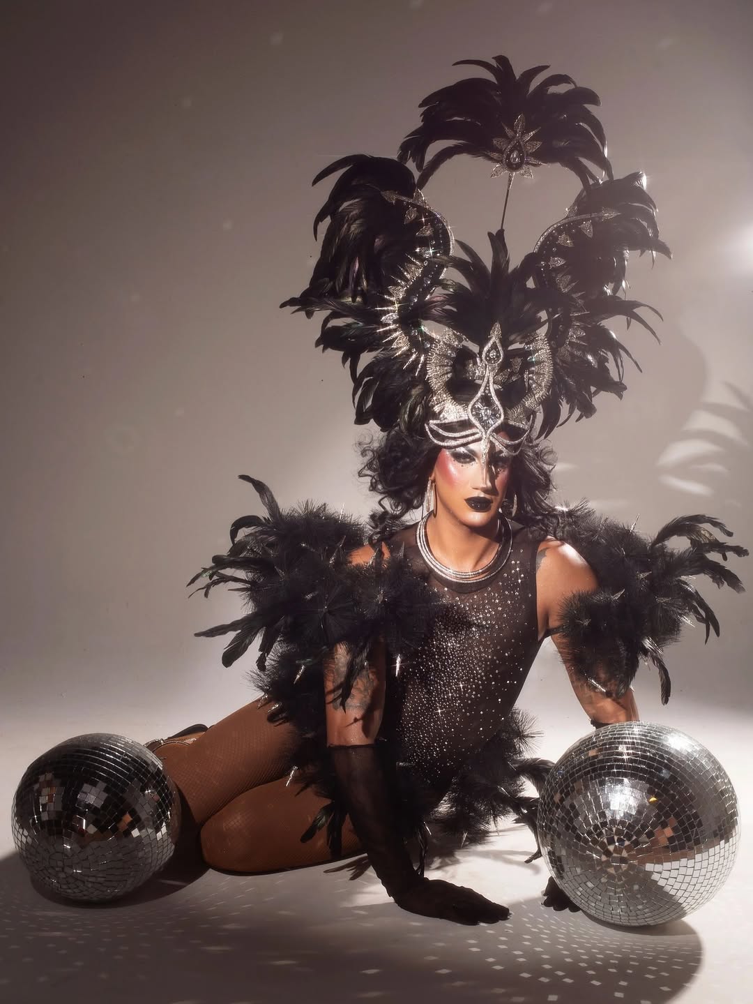 CARNIVAL QUEEN 🪩 🖤

LOOK: @casadobreno 
FOTO: @horaporhora 

#TBT