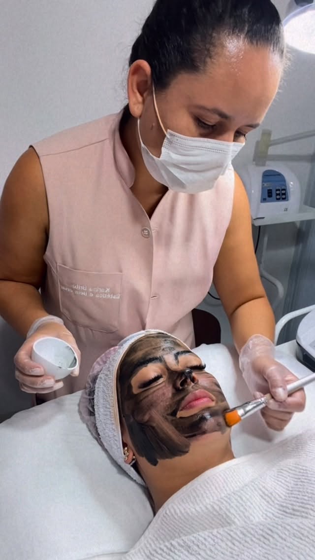 Além dos Benefícios pra saúde física, mensal e emocional, merecemos momentos de qualidade para nosso autocuidado, autoestima e bem estar ✨ E aqui na @karinabritoestetica podemos viver essa experiência completa! 
Agende seu horário e consulte meu cupom de desconto 😉
.
.
.
#autocuidado #relaxamento #estetica