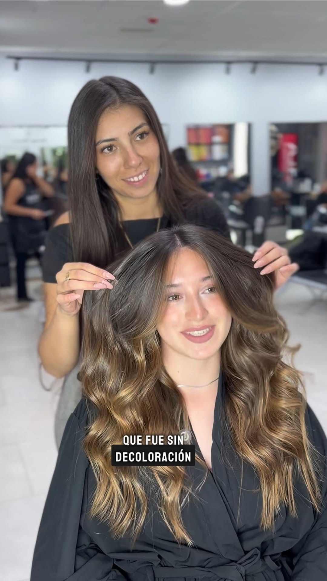 Segunda sesión y el cambio ya se siente ✨
Babylights sin decoloración en tono caramelo dorado 🤍
más luz, más dimensión y una punta mucho más iluminada 💫
👉🏼 ¿Te harías algo así? 
No olvides agendar  tu hora directo al link ✅🙌🏼 
.
.
.
.
.
.
.
.
.
.
.
.
.
.
.
.
.
.
#viral #hair #viralvideos #babylights #viralpost