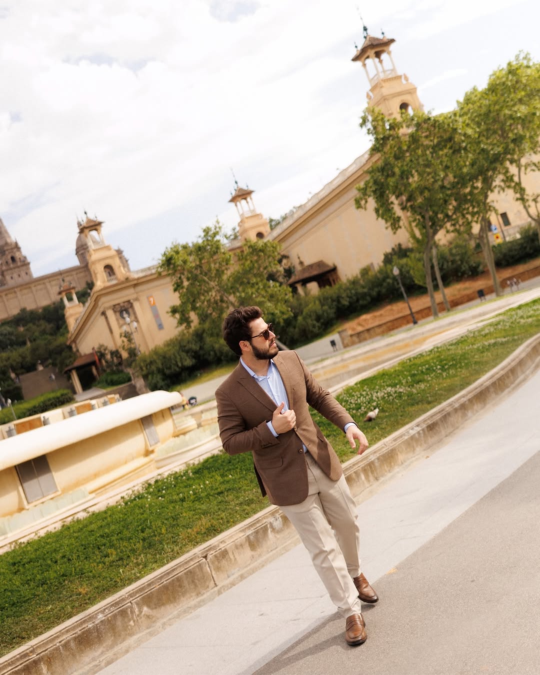 Uma viagem daquelas para ficar na MEMÓRIA, sem duvida… Dias incríveis em Barcelona. Foi minha primeira vez no BBFW e só posso dizer o quão inspirador é. Que alegria beber dessa fonte onde as grandes marcas se apresentam e trazem tendências. O mundo fashion sempre me inspirou e participar desses desfiles foi surreal. Acompanhar tudo isso e também estar presente no Marbô Experience foi único. Obrigado @sirleymazur e @marbonoivas pela confiança em nosso trabalho. Logo volto para mostrar para vocês 