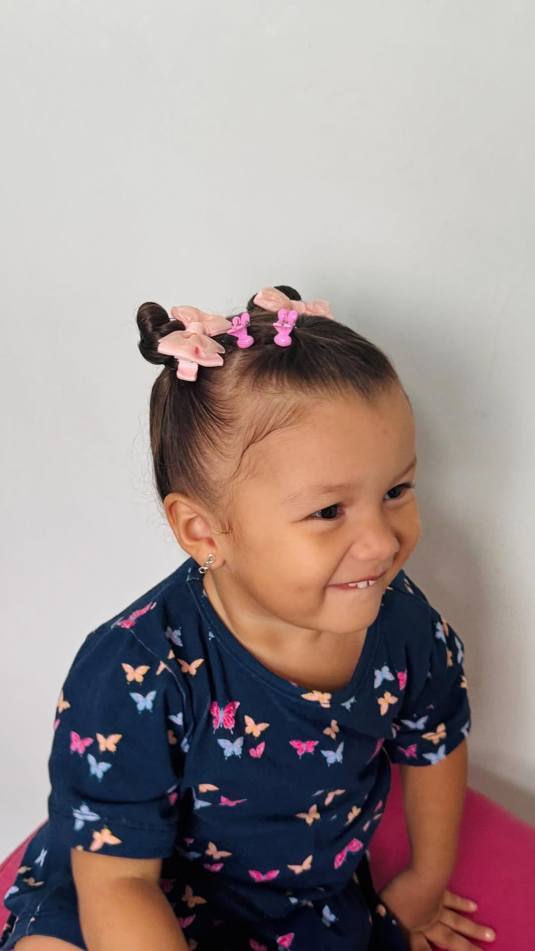 Penteado super lindo e diferente, já salva para fazer na sua girl 👧🏻🎀💕✨ 

Quem quiser o link da escova e da pomada só comentar “eu quero” ou me manda na dm. 📲 

.

.

#maedemenina #babygirl #maedeprincesa #penteadodemenina #explorepage