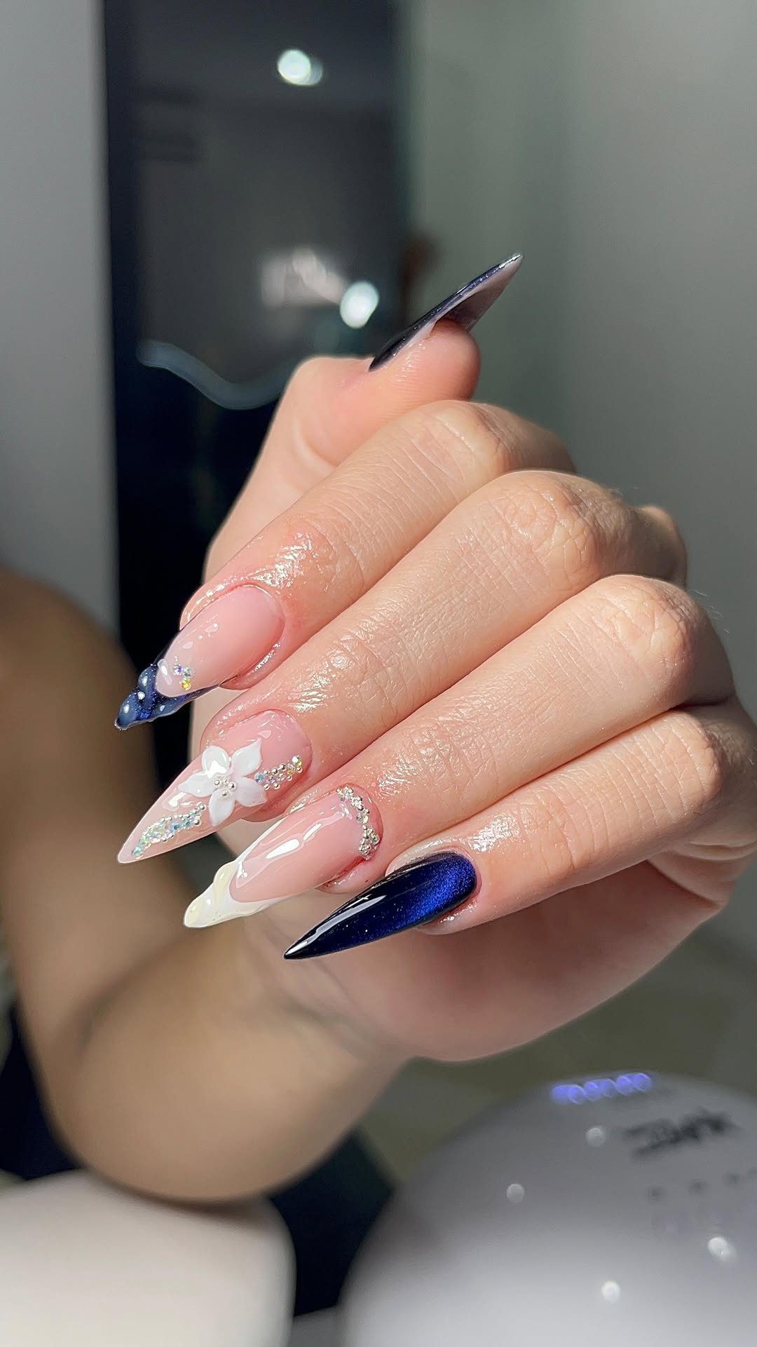 PARA TUDO e olha essa transformação 😍💅

Do básico ao LUXO em segundos com a técnica F1 🔥✨
Isso aqui ficou simplesmente PERFEITO!

Me conta rápido: Se vc gostou ou não 👀👇🏻

Parceria que entregou tudo @juliaenails_ 🔥
Curte, salva pra testar depois e manda pra amiga que ama unha impecável! 🚀

#unhasf1 #alongamentodeunhas #naildesign #explore #fyp