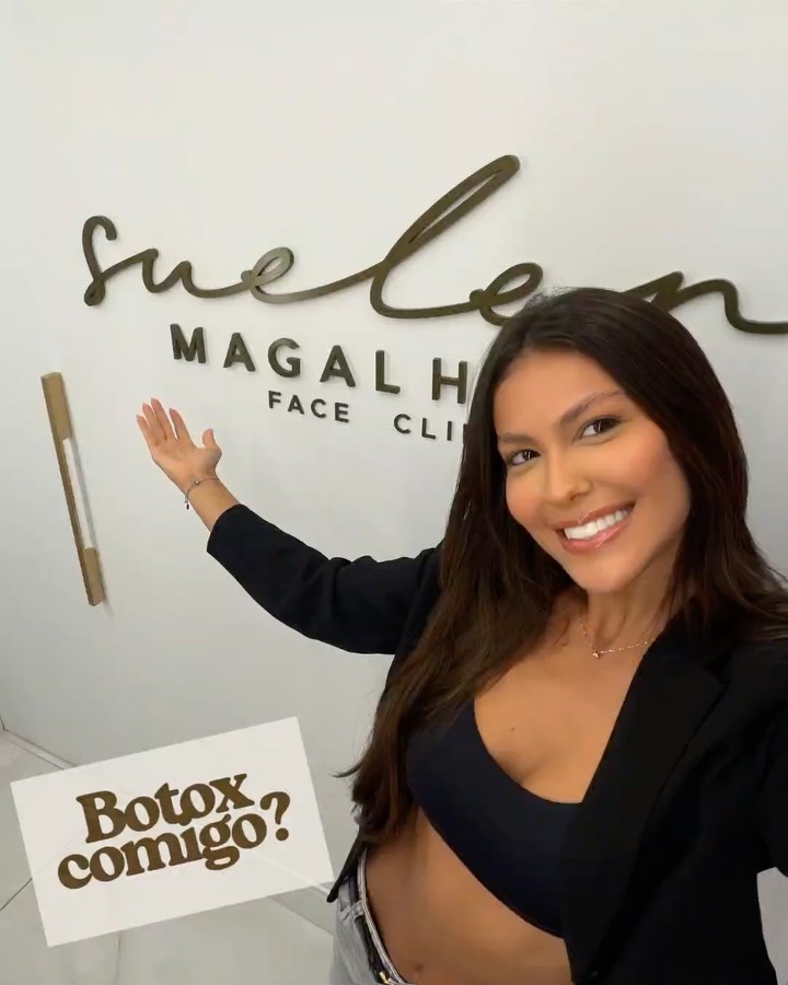 Aquele retoque mais que esperado do botox com a @dra.suelenmagalhaes e aqui vai um resumo de como foi nossa tarde, entre uma pausa pro cappuccino e conversas com boas risadas, garantimos aquela dose necessária de autoestima. 
🌟
É sobre prevenção, sobre se olhar com carinho, sobre manter aquilo que me faz sentir bem… um cuidado especial.