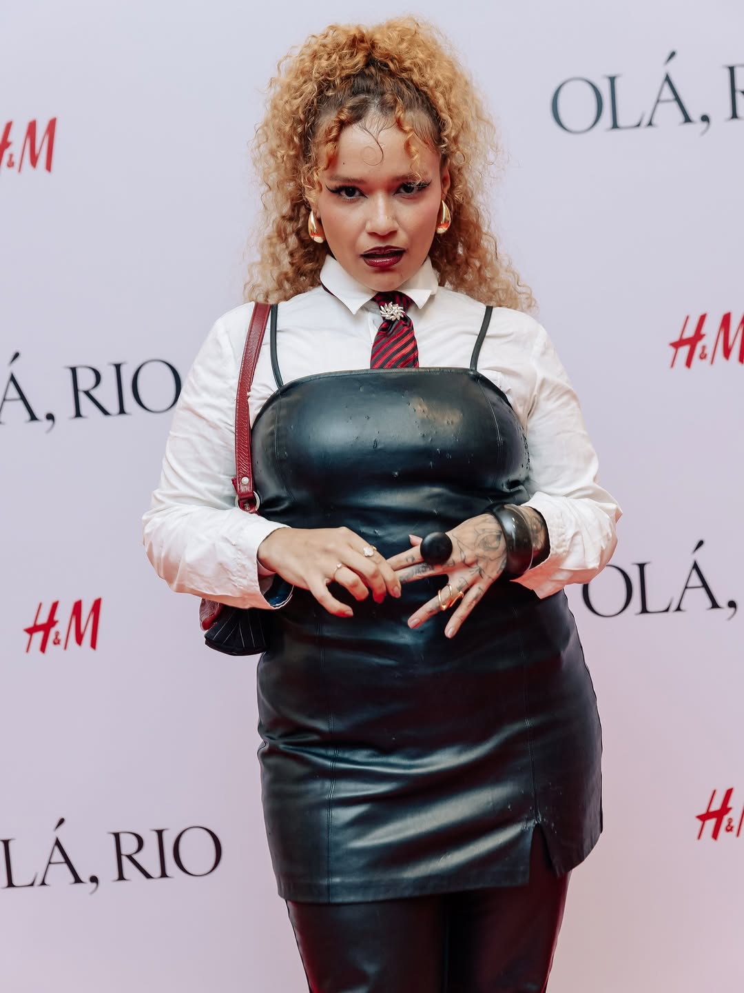 Welcome @hm RIO ☀️🍒

Uma semana de @hm com muita música boa por aqui , lançamento de @tinydeskbra de @gloriagroove , e nova loja @hm no @riosul com show da PRÓPRIA GG. 

Quem me acompanha a mais tempo sabe que a gg tem uma conexão especial comigo ,  novamente vela brilhar me inspira muito como artista ✨🎙️🧡

E a moda é minha maneira de chegar no mundo , de ser livre @hm RIO arrasou ! Quero muito que todes visitem a nova loja até eu garanti meu lookinho !! 

Pr: @murillolima  @murillolimapr 🧡 
