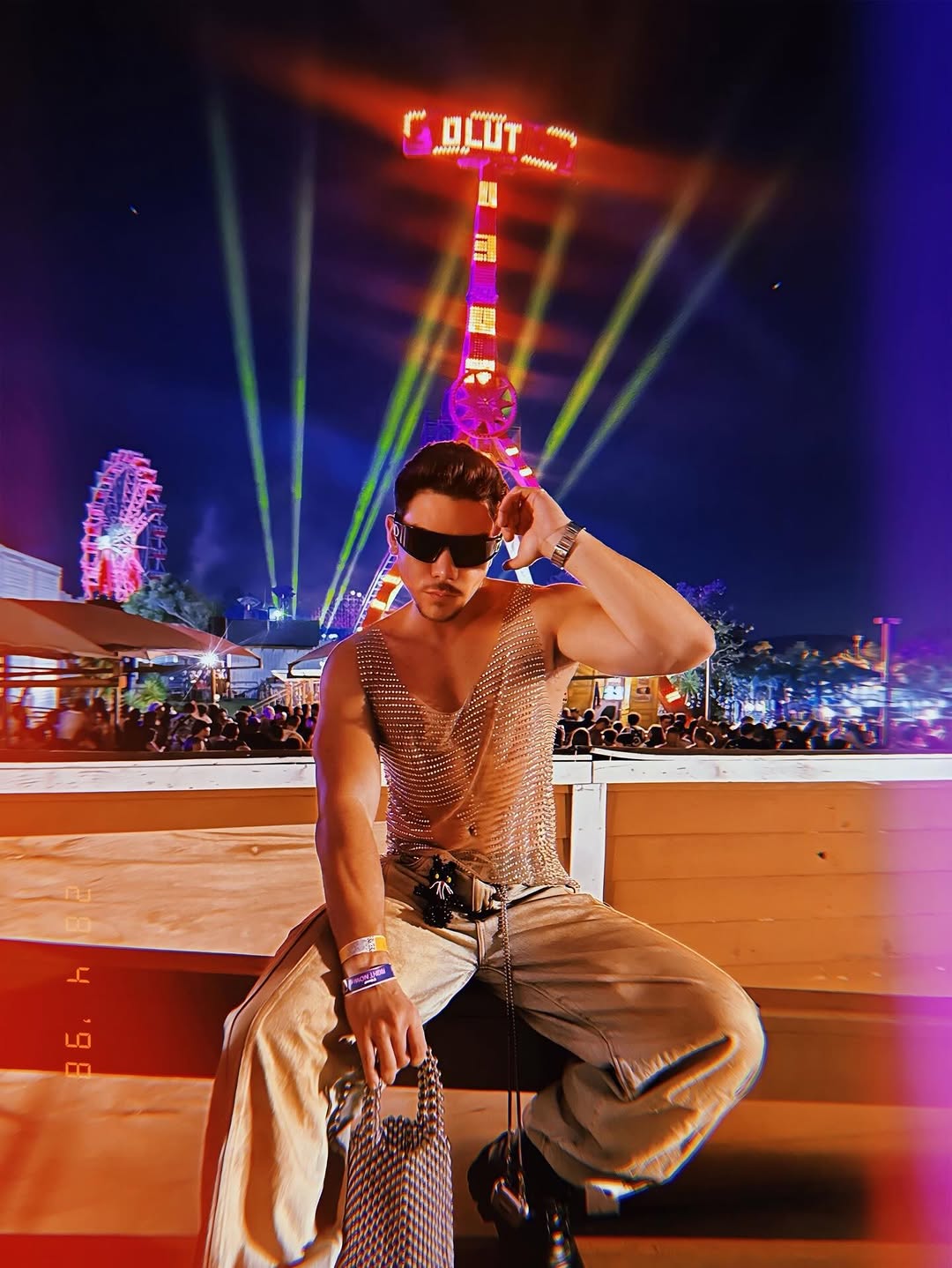 @hopipridefestival a convite de @grindr.bra 💜 
full look: @anotherplace ✨