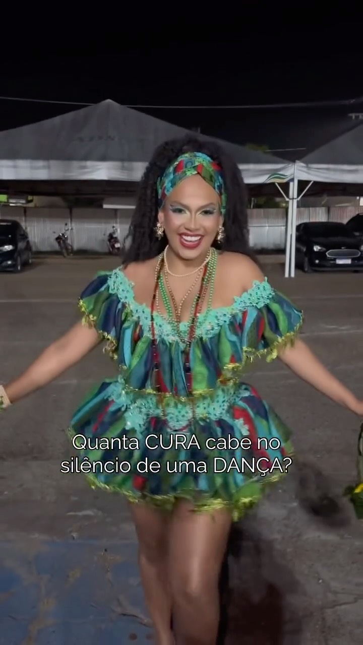 Feliz dia da dança 💃🏾✨
Essas são algumas das versões que a dança me permitiu viver… e em cada uma delas, um processo de cura. 💫