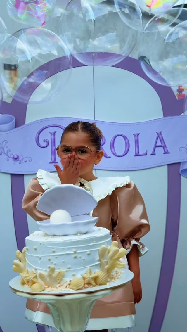 E a diva já está pronta para o seu aniversário! ✨🤍

Presente todo especial @vitaloptica