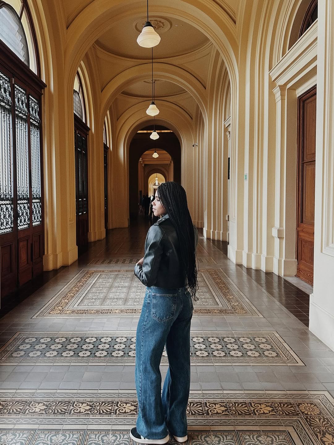 💛🏛️🖼️✨