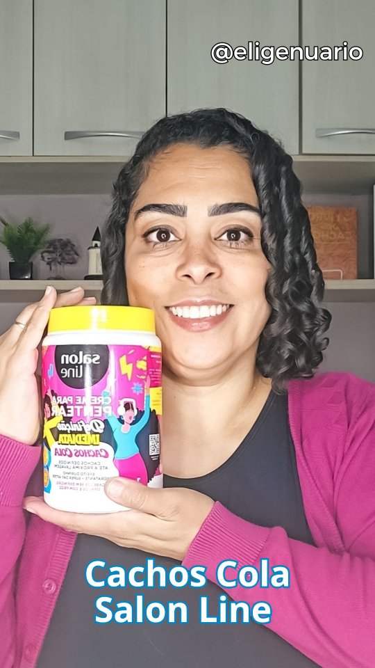 Encaracoladas!!!

O Creme para Pentear Definição Imediata Cachos Cola da @salonlinebrasil é um finalizador desenvolvido para proporcionar alta fixação, definição extrema e controle de frizz, ideal para cabelos crespos, cacheados e em transição. 

Com textura consistente, ele mantém os cachos definidos até a próxima lavagem, com brilho e ação antiencolhimento. 

Já salva pra você testar também encaracolada!?

#caixinhamigs #todecacho #salonline #cachoscola #definicaoimediata