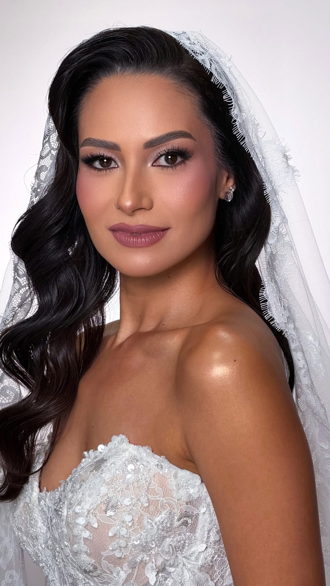 B R I D E • @ligiatomiko 🤍 
.
.
.
HAIR @filipe_torres_ 
.
.
.
INFORMAÇÕES SOBRE CURSOS E AGENDAMENTOS 38 9 8434-8011 
.
.
.
#makeupartist #beauty #makeup #bride #beautybride