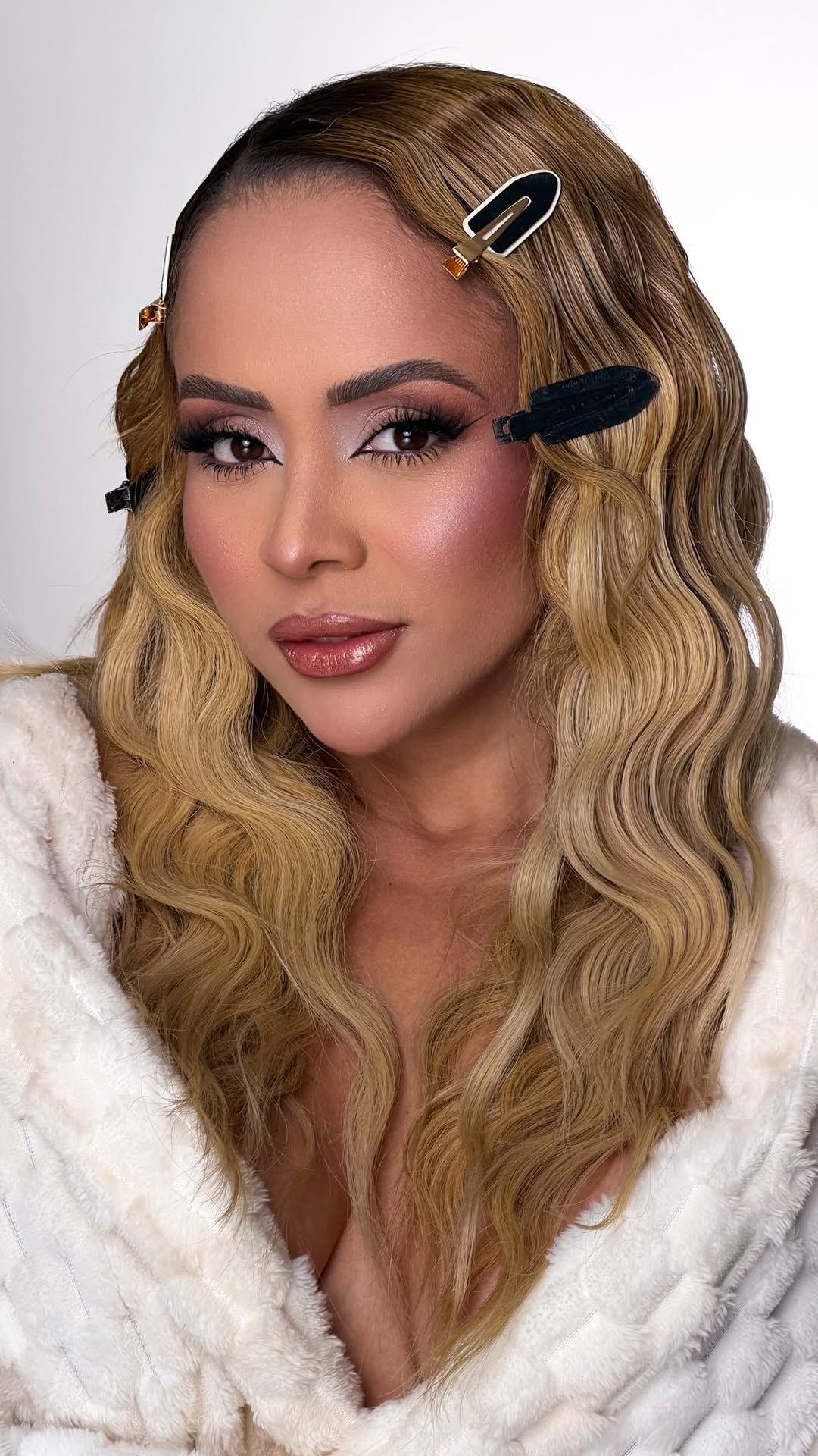 B E A U T Y @patriciaursino 🪽
.
.
.
HAIR @filipe_torres_ 
.
.
.
INFORMAÇÕES SOBRE CURSOS E AGENDAMENTOS 38 9 8434-8011 
.
.
.
#makeupartist #beauty #maquiagembrasil #maquiagemx #makeup