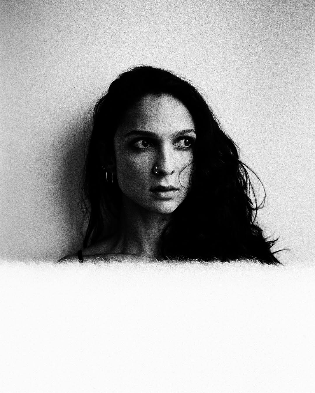 @fernanda_fiuza por mim 📸
filme 35mm #kodakdoublex5222
no meu home studio

rev + scan: @nanni_lab