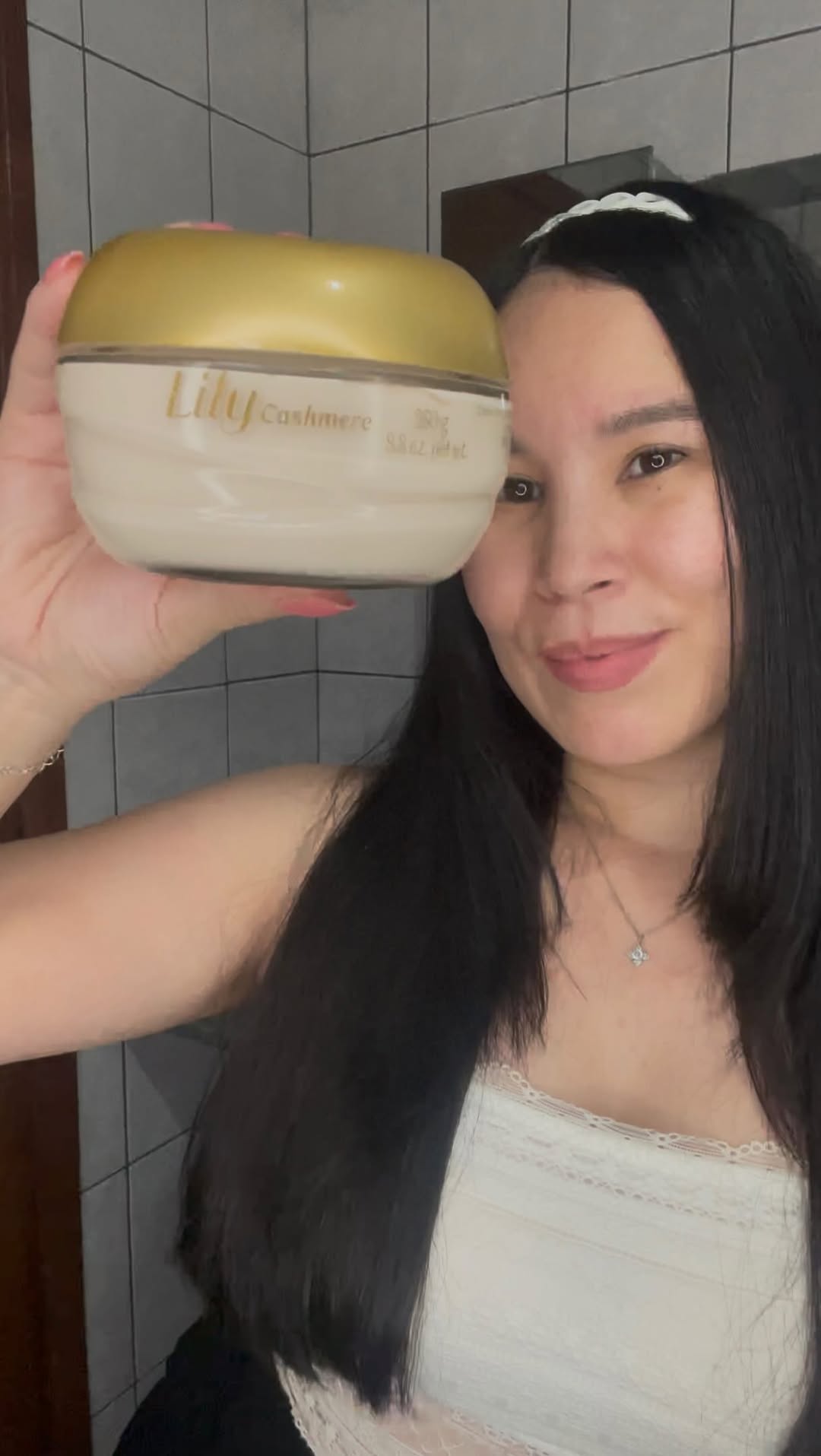 Pele hidratada, perfumada e com aquele toque sofisticado que parece perfume caro o dia inteiro 🤍✨

O Lily Cashmere do @oboticario virou meu queridinho do pós-banho! A textura acetinada deixa a pele super macia e o cheiro é simplesmente viciante 😍

➡️ Compre no site boticario.com.br e use meu cupom LOJATHAISNISHIME
nas compras acima de R$99 e você ganha FRETE GRÁTIS + MIMO 🎁😉

#pelehidratadaeperfumada #lilycashmere #oboticario #botinoflip #publi