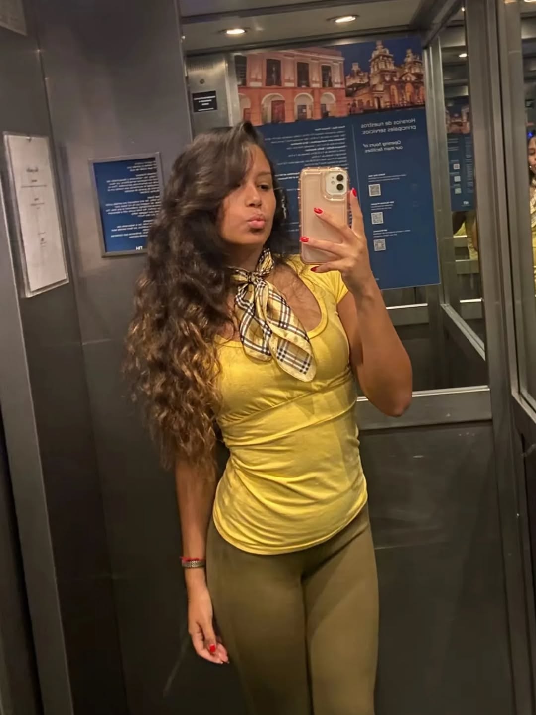 I can make your wish come true 🧞‍♀️✨💛
•
•
•
•
#latinavibes #aesthetic #curlyhair #genieinabottle #christinaaguilera