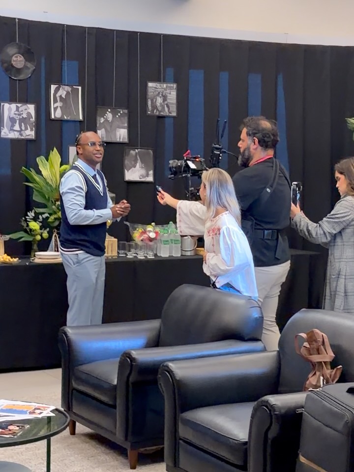 O artista mais tocado da Tri FM 👏🏼❤️📻📡

Mais um trabalho concluído com a alegria de entrevistar um dos maiores nomes da música brasileira da atualidade. 

Parabéns TRI FM pelos 45 anos de história 🥳🥳🥳🥳