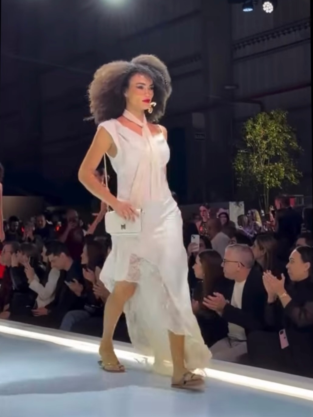 Dias que me lembram o porquê eu amo tanto o que faço ✨

Muito especial viver mais uma experiência ao lado da Camila Queiroz, dividir esse evento com tantos nomes incríveis como Klebber Toledo e Hugo Gloss! 🤍

Gratidão por trabalhar com o que amo e por colecionar experiências que fazem tudo valer ainda mais a pena. ✨

@bah.agencia ❤️‍🔥