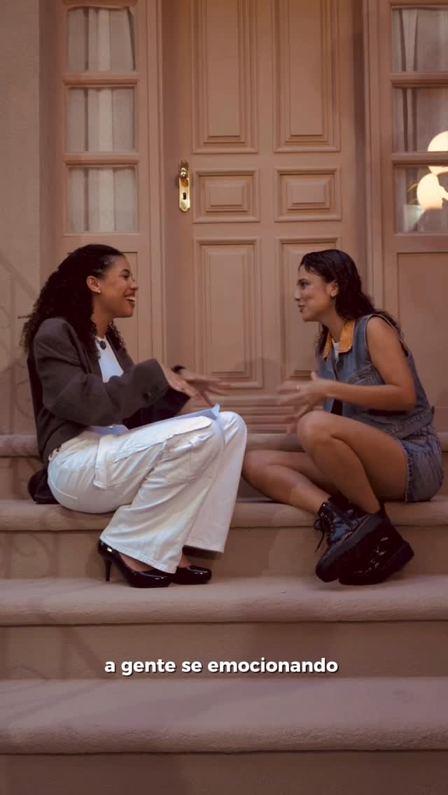 Há 1 ano, essa entrevista marcou muita gente por aqui! 

E agora chegou a hora de finalmente liberar a parte 2 desse papo tão especial com a incrível @anaemeery ✨

Foi um prazer enorme entrevistar uma artista tão talentosa, intensa e cheia de verdade. Saudade dessa conversa e da energia desse dia! 🫶🏼

Artista: @anaemeery 
Diretor criativo: @emersonavli 
Jornalista: @anaffurquim 
Fotografo: @waldirevora 
filmmaker: @thallesjose.silva @jordanfotografo 
Beleza: @gabibaccarobeauty 
Assistência exe