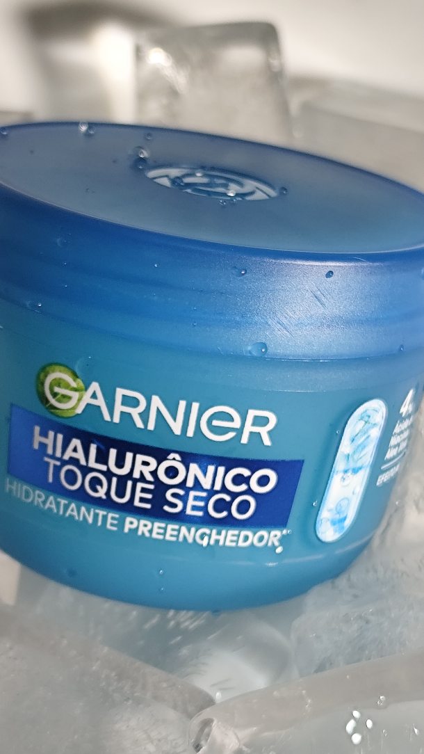 // Não é Gelo, Não é Água, Não é Gel e Não é Creme ❄️ 
.
O mais novo lançamento de @garnierbrasil, chegou para me conquistar e conquistou hein ! 
.
Estou amando e usando bastante, proporciona hidratação e efeito preenchedor trazendo um aspecto mais lindo e perfeito a pele. 
Com, um efeito geladinho simplesmente delicioso. Onde, você consegue deixando ele um tempinho na geladeira. Fica surreal sério ❄️🤩
.
.
E aí, você já sabia desse Lançamento? O que você achou? Me conta aqui ♥️
 .
#hidratantega