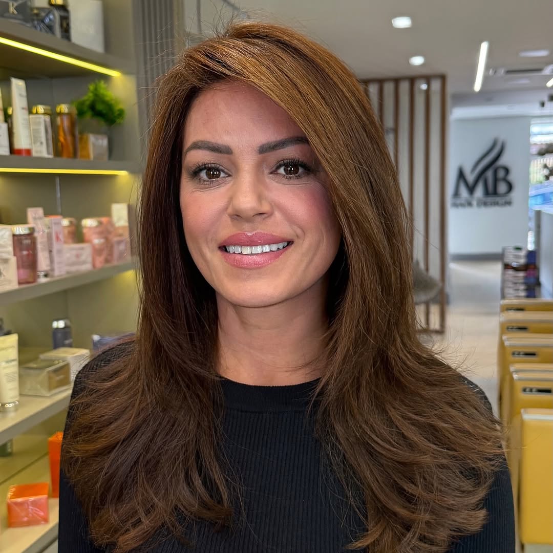 Atualização de cor e manutenção das extensões no cabelo dessa querida com acabamento impecável ! #mocamocha #extensõesdecabelo #artedocabeloperfeito #hairstyle