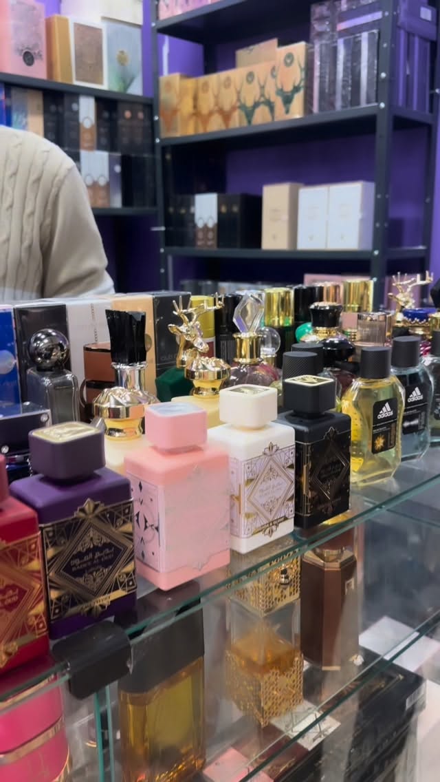 ❤️✨ Neste Dia dos Namorados, presenteie com algo que deixa lembranças por onde passa. Perfumes árabes com alta fixação, muito luxo e preços imperdíveis! Encontre seu favorito na @perfumeatacado.rj