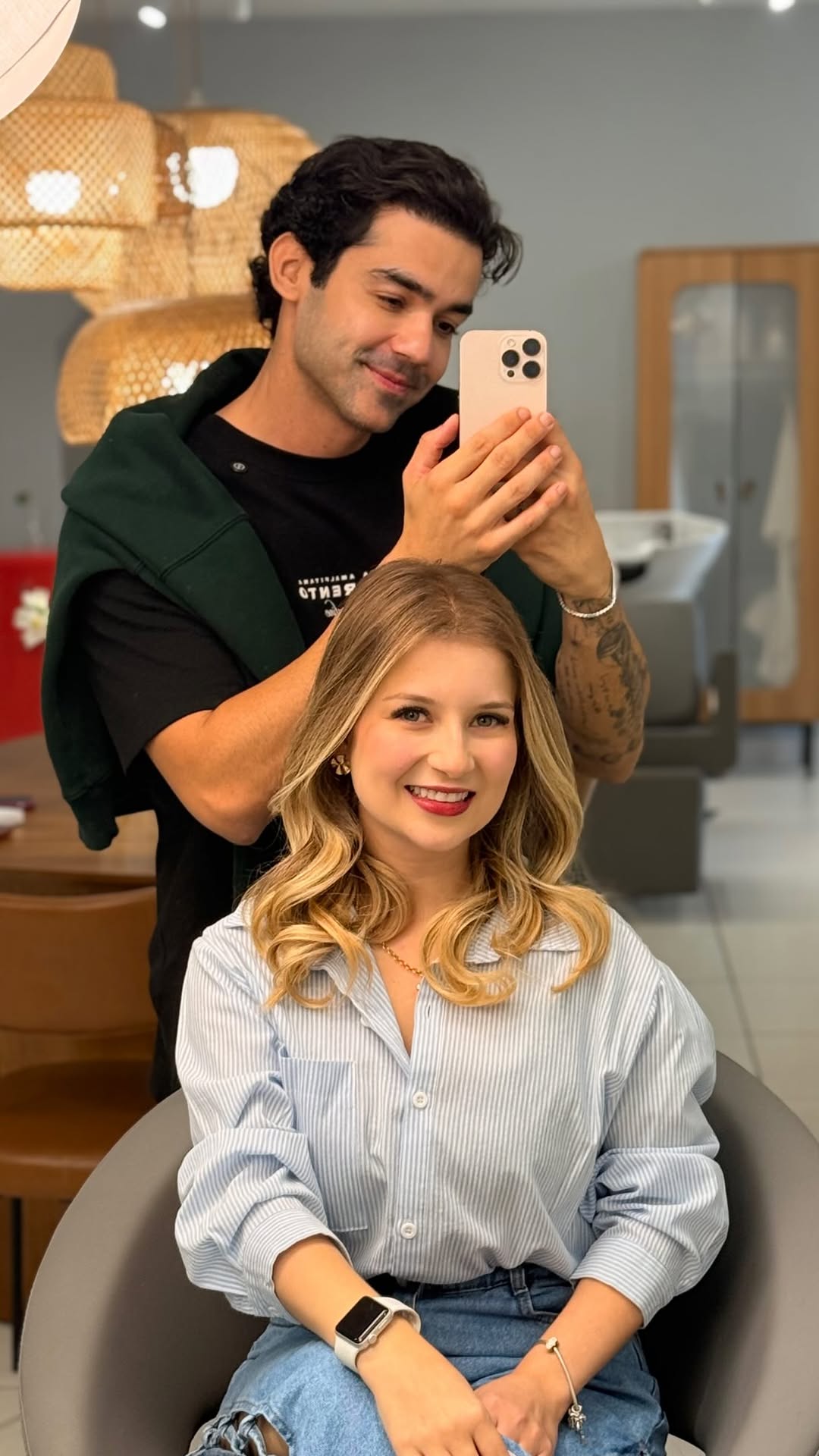 Ela disse que ia contar pra todo mundo… 
“Talvez eu esteja me achando um pouco”
Quando o Mega Hair chega, a autoestima vem junto 
Entregamos no Brasil todo — link na bio 

#megahair #transformação #cabelo #megahairnatural #autoestima