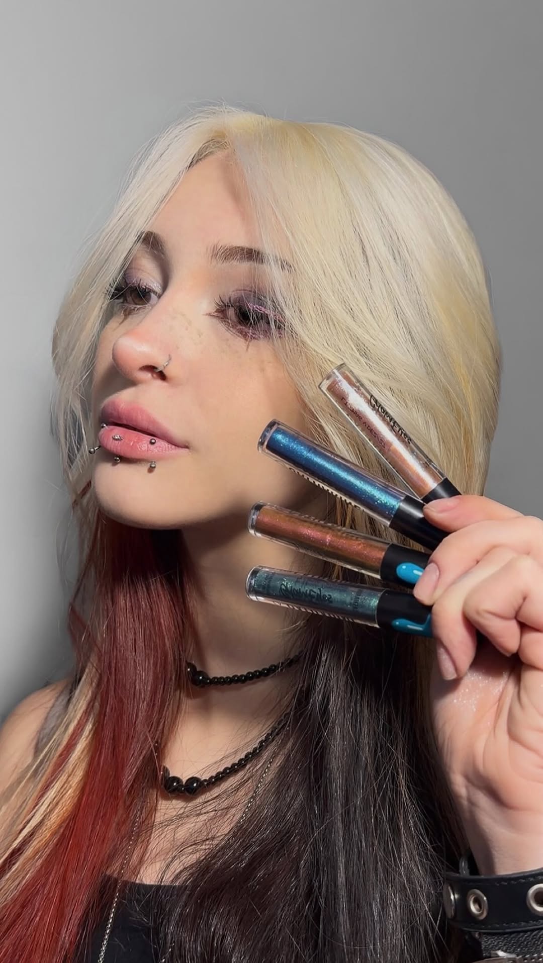 E se os álbuns mais icônicos do rock ganhassem vida através da maquiagem? 🎸 ⊹ ࣪ ˖🦇
 Peguei os lançamentos da linha Glam Eyes da @catharinehilloficial e adaptei a estética de cada álbum. O resultado ficou babadeiro né?
Qual foi a sua adaptação favorita? Já salva para se inspirar no próximo look! 

os links dos produtos estão no link da bio da @catharinehilloficial ✨✨
Aproveite para seguir a CH e acompanhar todas as novidades e próximos lançamentos!

#GLAMEYESNOVASCORES o verdadeiro tesouro não 