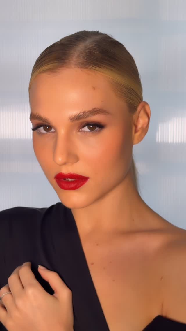 Beleza assinada por mim 
Campanha da @oratelierbr 
Modelo: @anyrockenbach 
Style: @tiagoguarnnieri @anaparisi 
Foto: @ronaldluv 
.
.
.
.
#maquiagem #cabelo #otavioliveirah #campanha #modelo