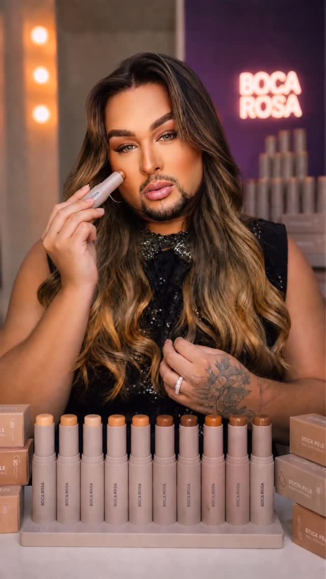 Testei a Base Stick da Boca Rosa Beauty e já quero saber: vocês usariam? 👀

Ela tem cobertura incrível, acabamento lindo na pele e ainda é super prática pra levar na bolsa e retocar onde estiver! 🤎✨

Perfeita pra quem ama maquiagem prática sem abrir mão de uma pele impecável.

Agora me conta aqui nos comentários👇
💬 Você prefere base líquida ou base stick?
💬 Já testou algum produto da Boca Rosa Beauty?

Marca aquela amiga que ama makes e precisa conhecer essa novidade! 💖

#bocarosabeaty #ba