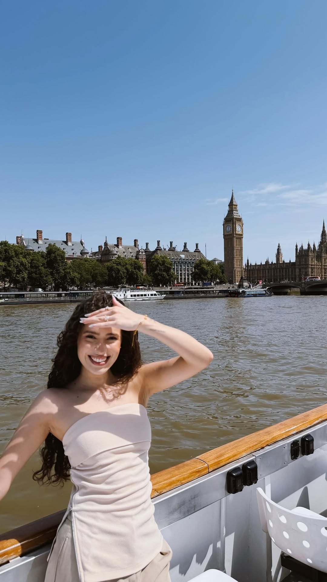 Vou fazer um intercâmbio cristão na Inglaterra!! 🥹🇬🇧✨ comentem as dúvidas de vocês, pra quem tiver interesse é só entrar em contato com a @seven.globaledu no link do WhatsApp que deixei no destaque “intercâmbio”, não esquece de falar que quer ir comigo pra viajarmos juntas no mesmo grupo!! 😭💖💖