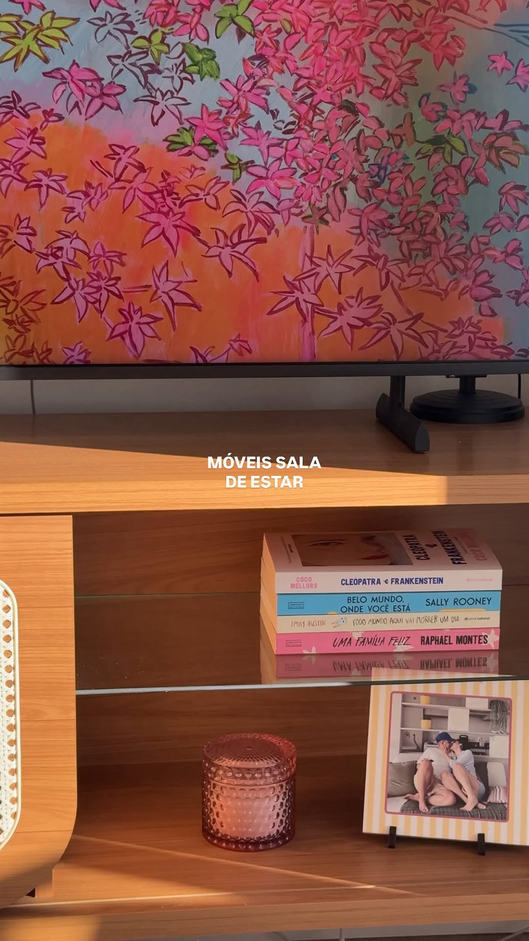 agora eu tenho sofá e tv, pode vir visitar, amiga 💅🏻

sofa malta linho cru da @mobly 
rack @moveisdallacosta 

#girlythings #reforma #vlog #girly #girlapartment